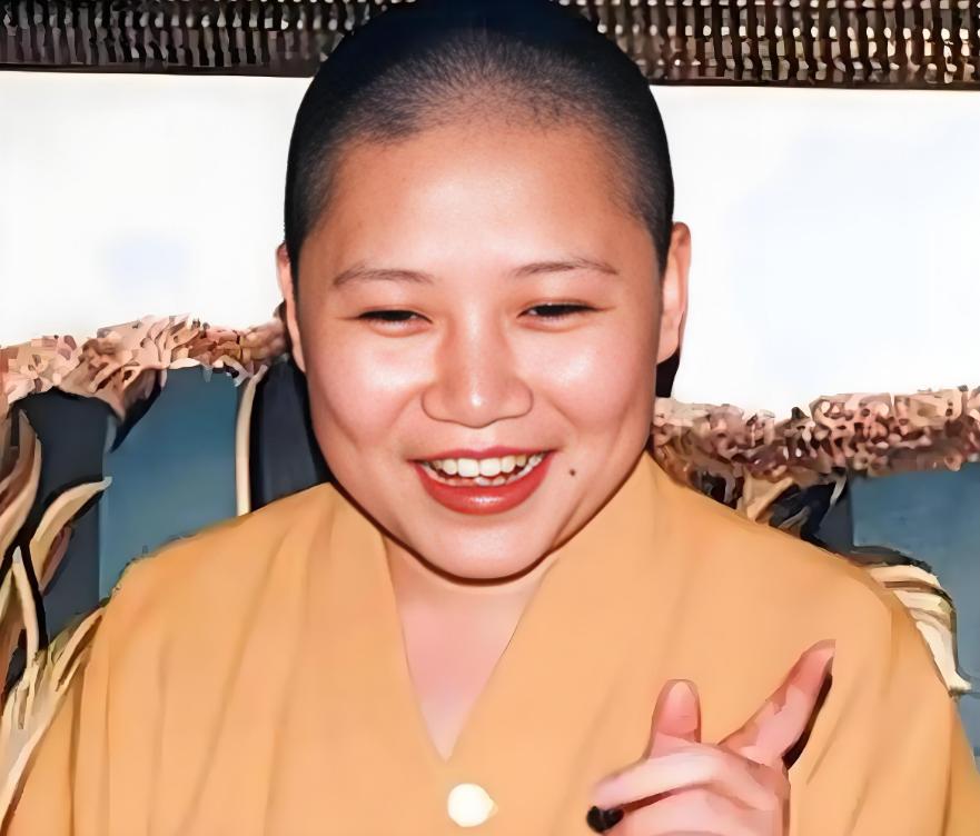 2000年，姜昆在国外偶遇已经出家的李娜，出于好奇，姜昆问她到底为什么出家？令他