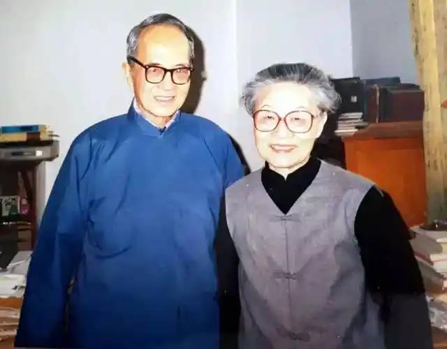 听过一句很通透的话：
女人找男人，从来不用执着于他多有钱、长得多帅。最值得托付一