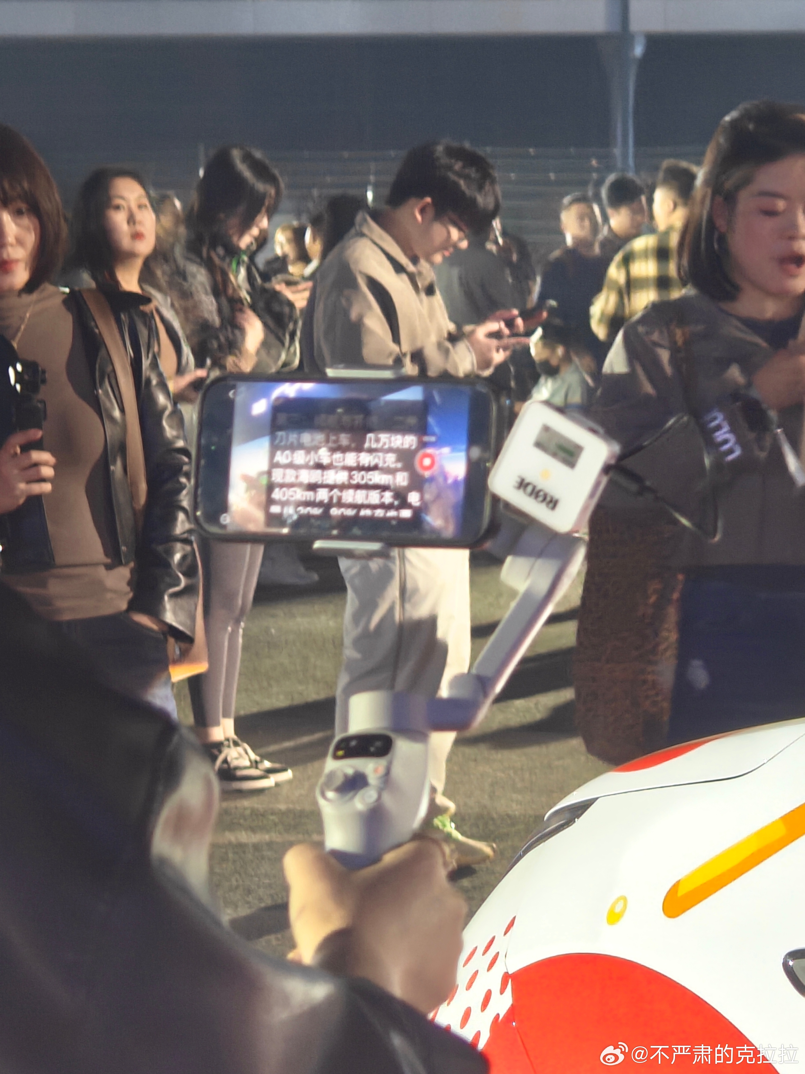 我有点想问他 这是什么 App[笑cry][允悲] ​​​