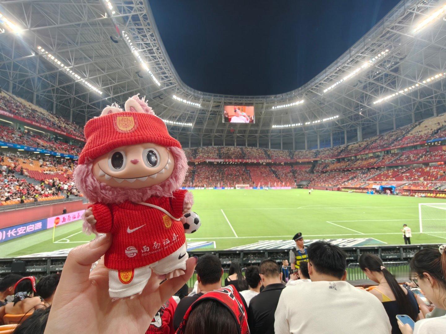 我不知道重庆铜梁龙这是怎么了八轮不胜了，真的造孽啊再花钱买票来看现场，我就是狗！