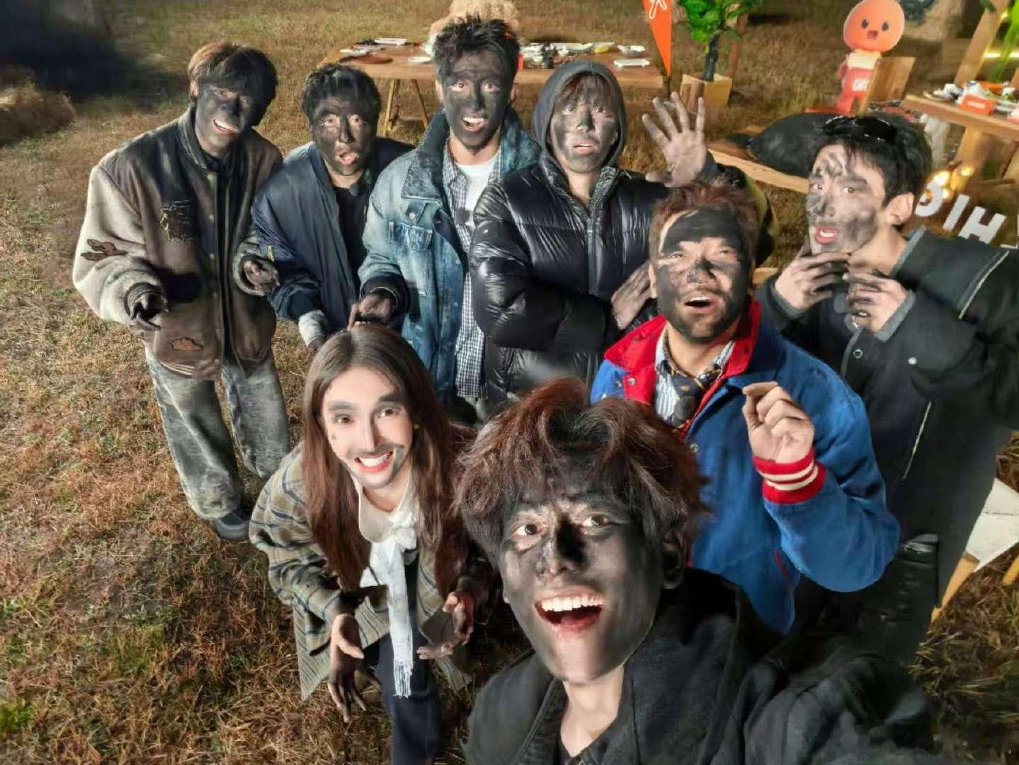 哈哈哈哈哈，出发团黑脸照认不出谁是谁！ 