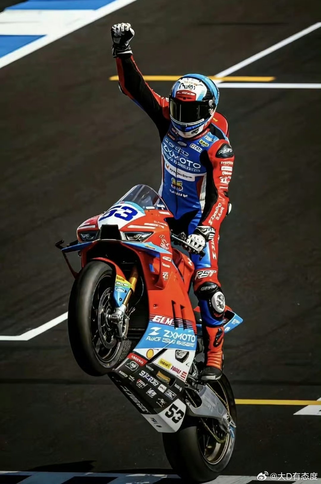 昨天，2026年3月28日的深夜，当张雪站在葡萄牙赛道的领奖台上，看着自己名字做