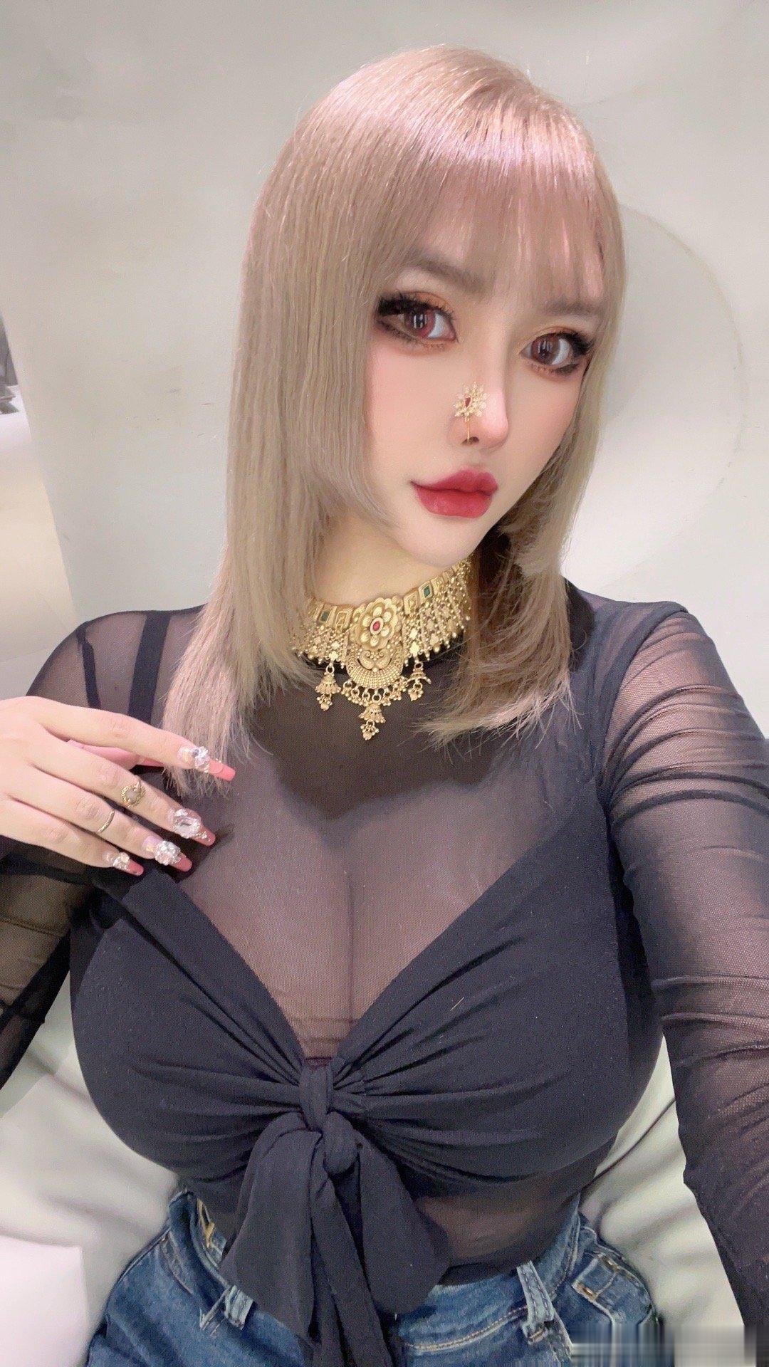 麻烦把手头的事放一放，该来敷衍我了。 ​​​