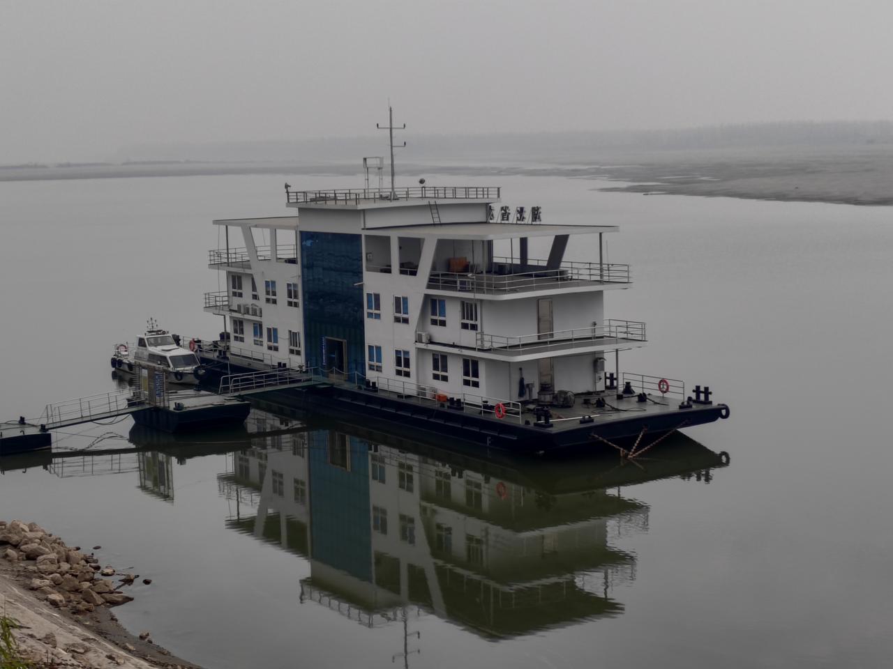 洪湖水浪打浪！