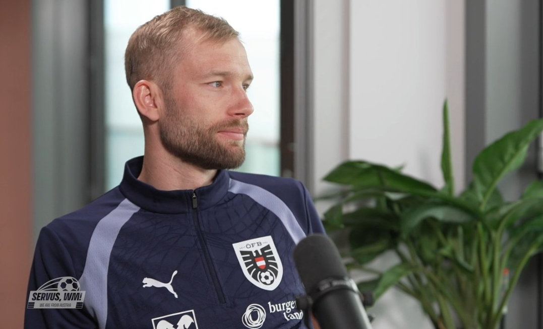 莱默谈到自己更喜欢哪个位置：“我一直都很享受踢过的每一个位置。目前我踢边后卫踢得