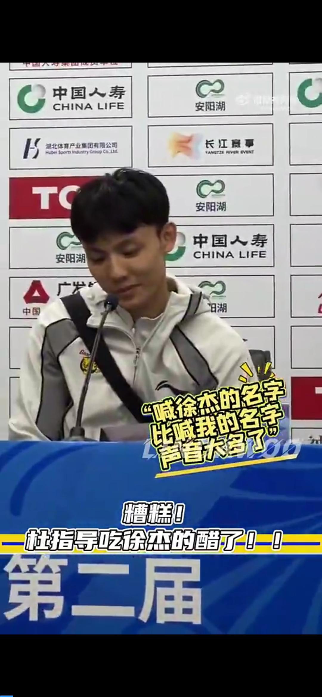 杜锋吃醋徐杰，武汉球迷更喜欢徐杰，胡明轩都比不了

徐杰第三节就三分球投中6个，