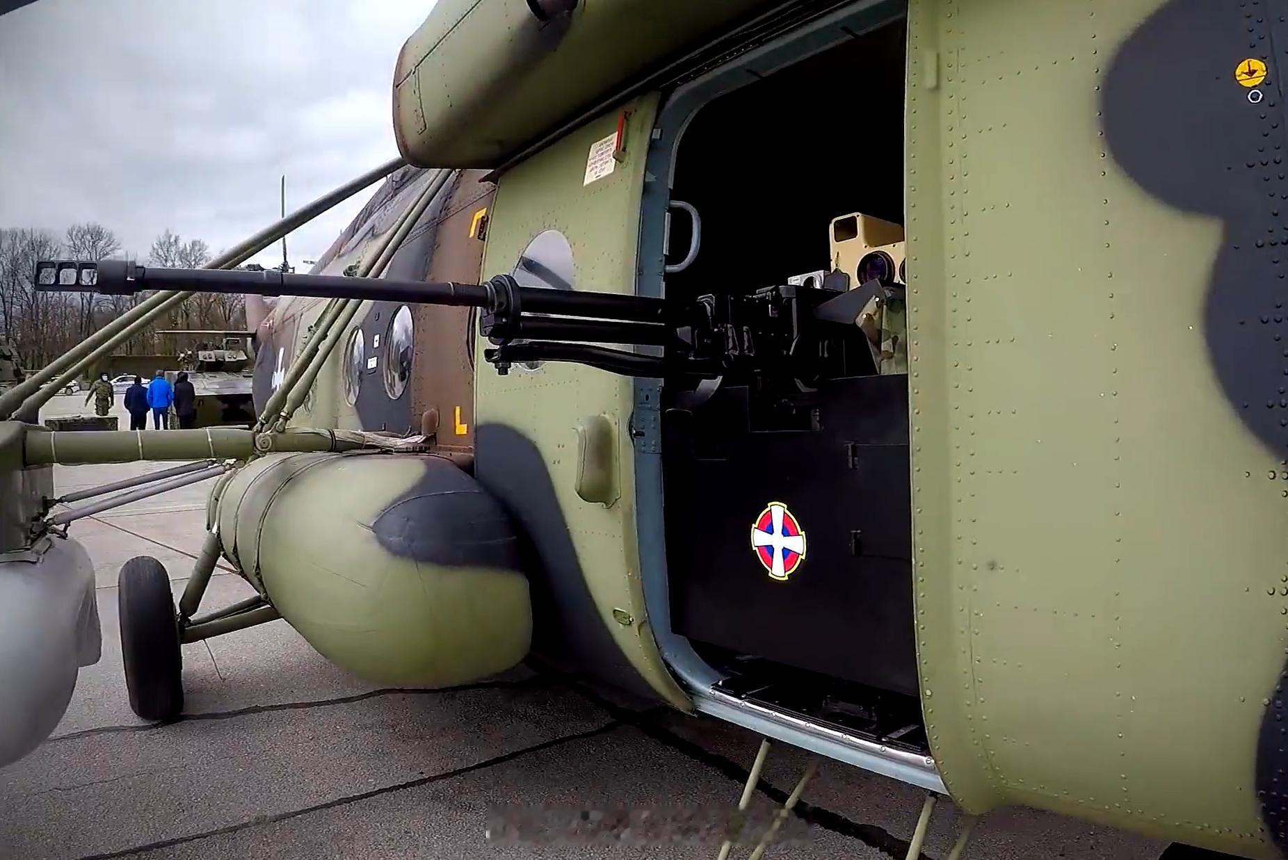 你看即使要在河马的舱门以非原厂的方式装机枪，也不是没有好的方案，要12.7有12