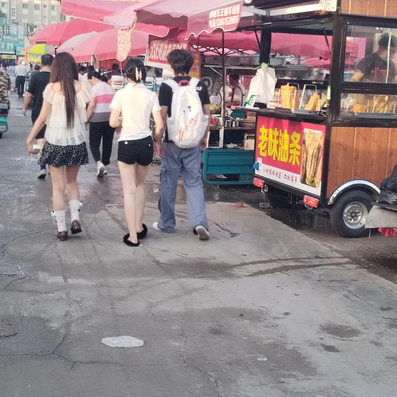 不讲理就牛逼吗！！！早市上有个人大声吵吵“我就是不讲理了，你们怎么办吧！”看这个