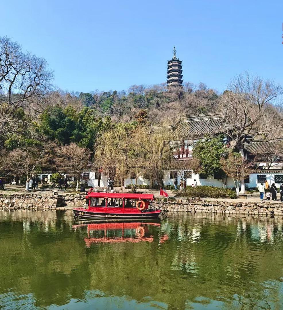 晒图笔记大赛红船浮在绿波上，把塔影、屋舍与晴光，都揉进了春水的褶皱里，连风掠过柳