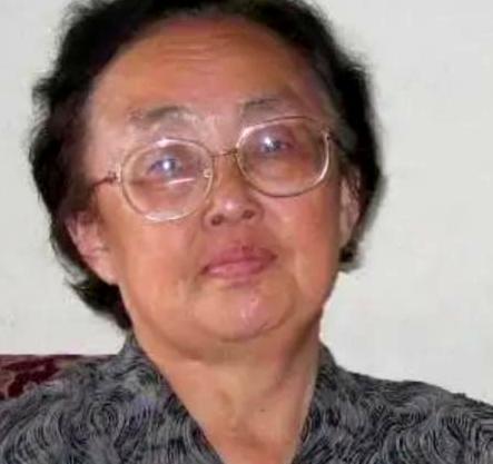1960年，一个姑娘闯进哈军工院长陈赓的办公室，她红着眼眶质问："凭什么不录取我
