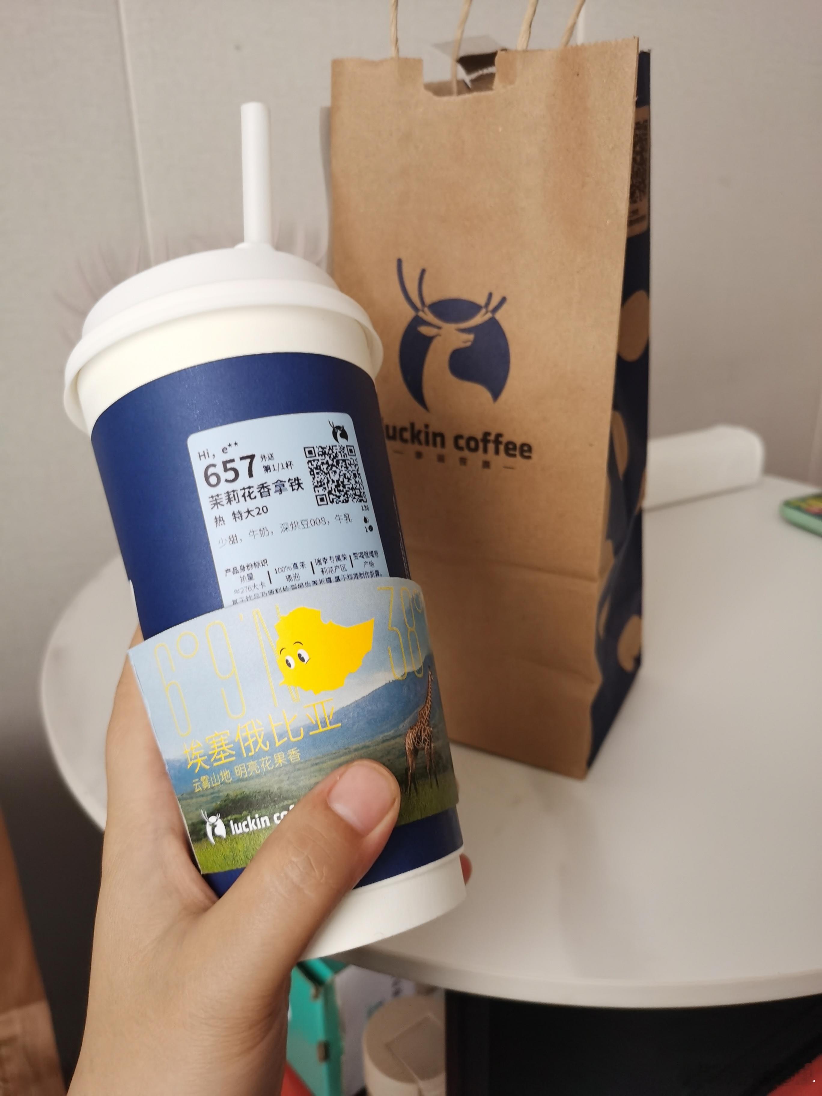 有一天晚上吃饭的时候跟我女儿说，人这一生看起来好像很漫长，其实你只活几个瞬间，你