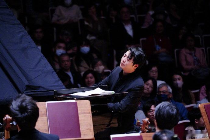 郎朗带着冬奥的雪来辽宁春晚啦坐等郎朗奏响新春序曲！他在米兰用琴声诠释 “和谐” 