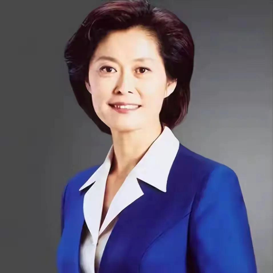 致敬！
新闻人敬一丹光荣的走完了一生。
曾几何时，央视《焦点访谈》主持人，台柱子