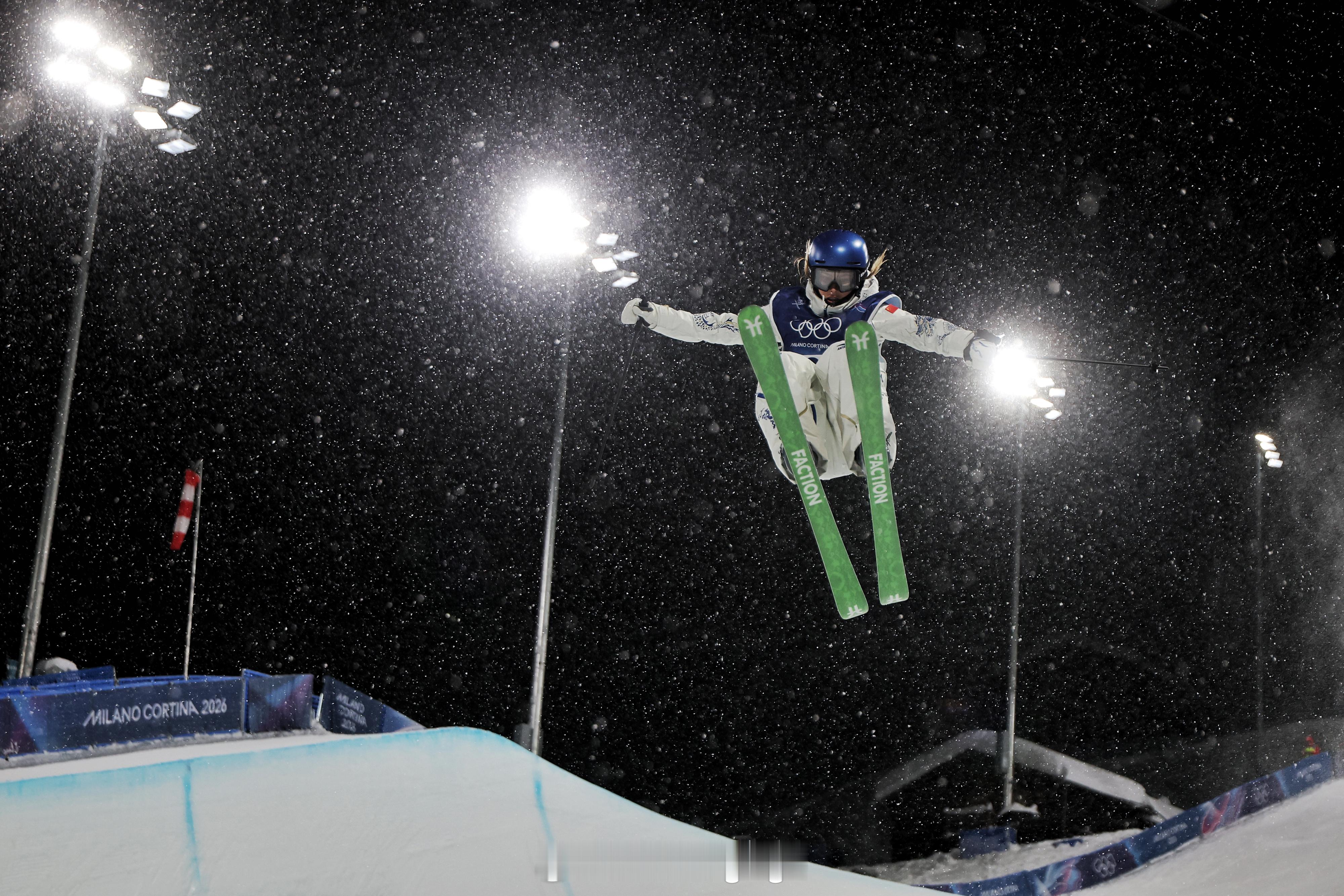 在谷爱凌、李方慧登上领奖台后，中国体育代表团在米兰冬奥会上已经斩获5金4银6铜共