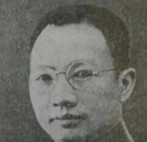 1949年夏，国民党军长刘伯龙外出时，在一个路口被抛锚的军卡车堵住。只因卡车上一