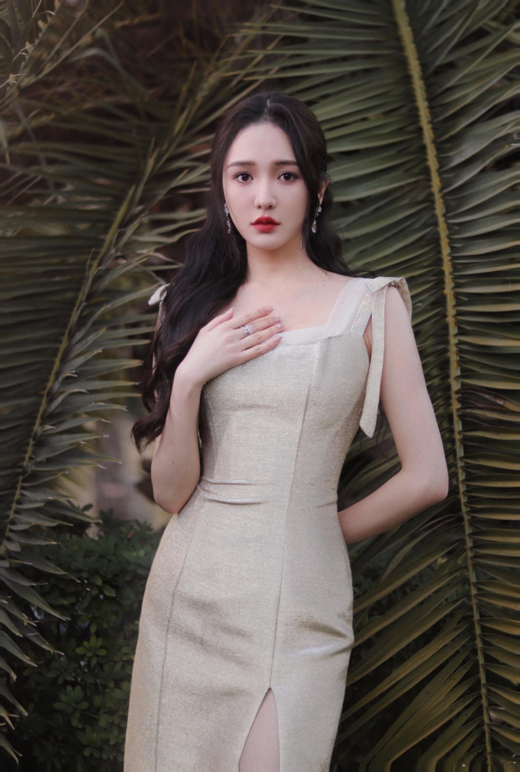 靳梦佳点赞王俊凯靳梦佳赞黄晓明是主心骨王俊凯靠谱COO很少有综艺嘉宾能做到评价不