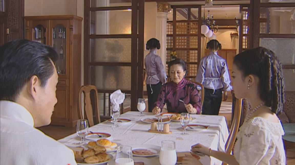 为什么白秀珠家里老是在吃西餐，都没见他们吃过中餐？

一直是面包牛奶什么的。
#