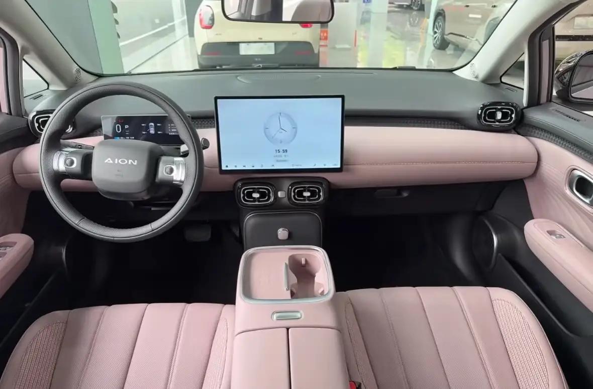 不管你信不信，这就是事实！
3月，埃安UT卖了4980辆
4月，埃安UT卖了49