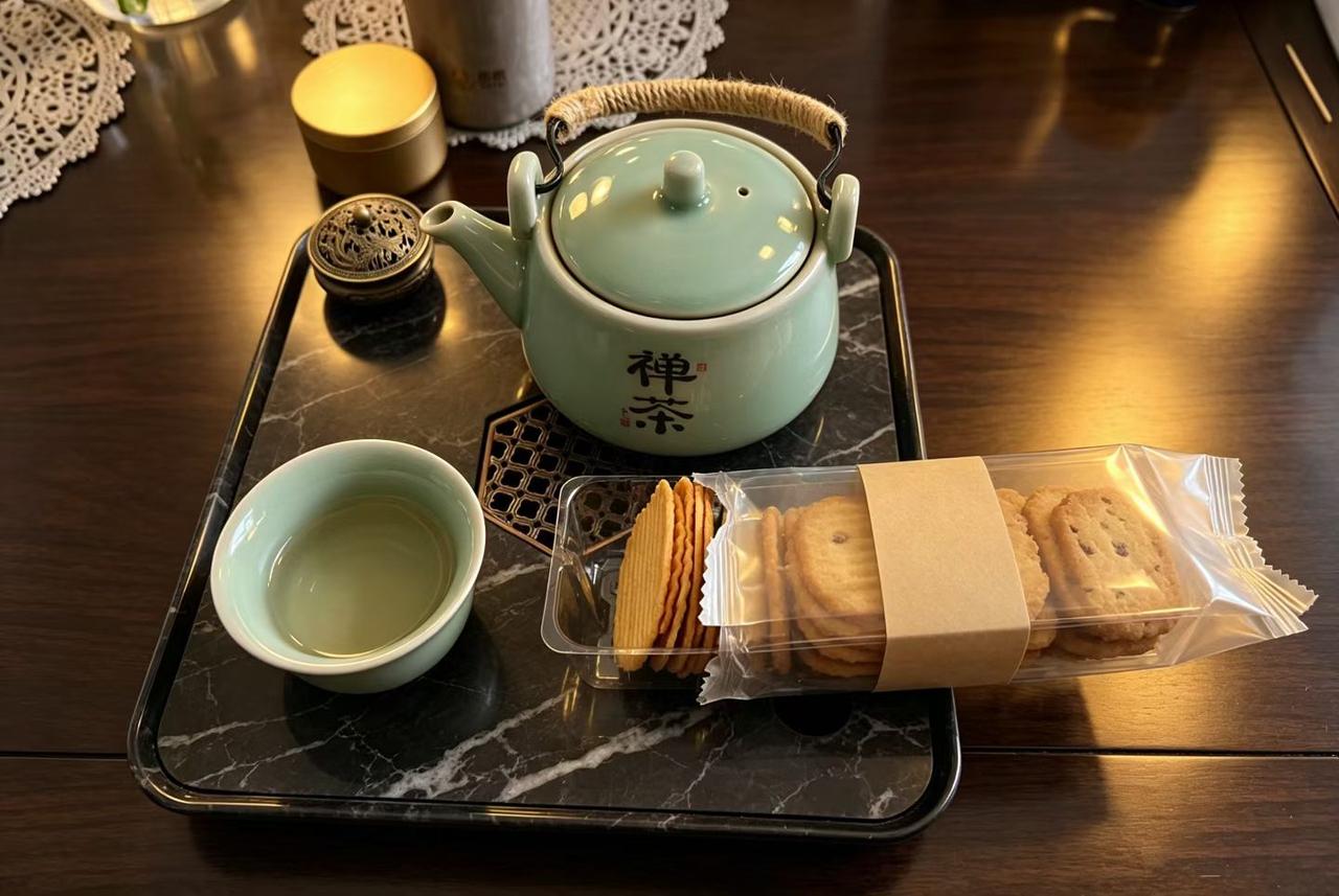 请用一句话概括一下，什么是幸福幸福从来不是轰轰烈烈的浮华光景，而是平淡日子里事事