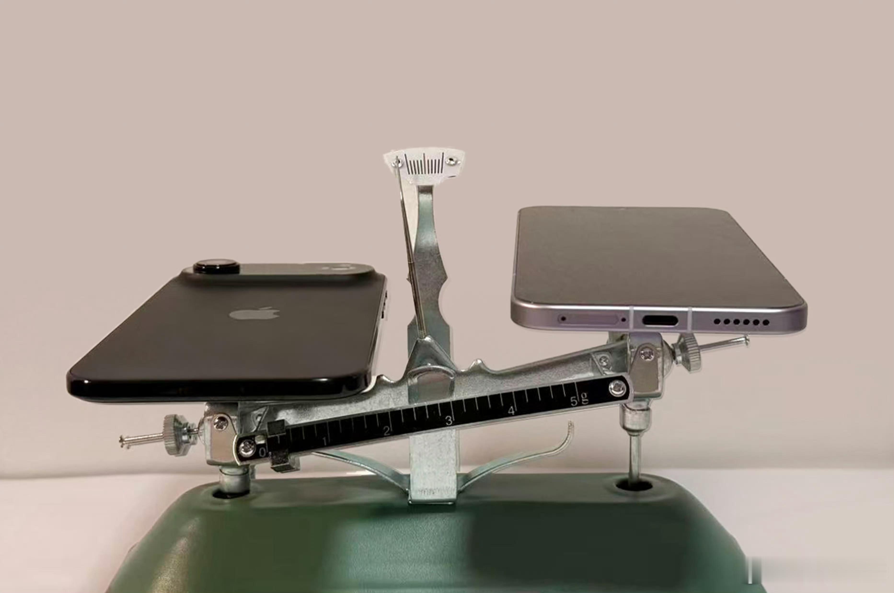 荣耀这边放出自己Air的新机了，图片来看重量比iPhone Air还要轻