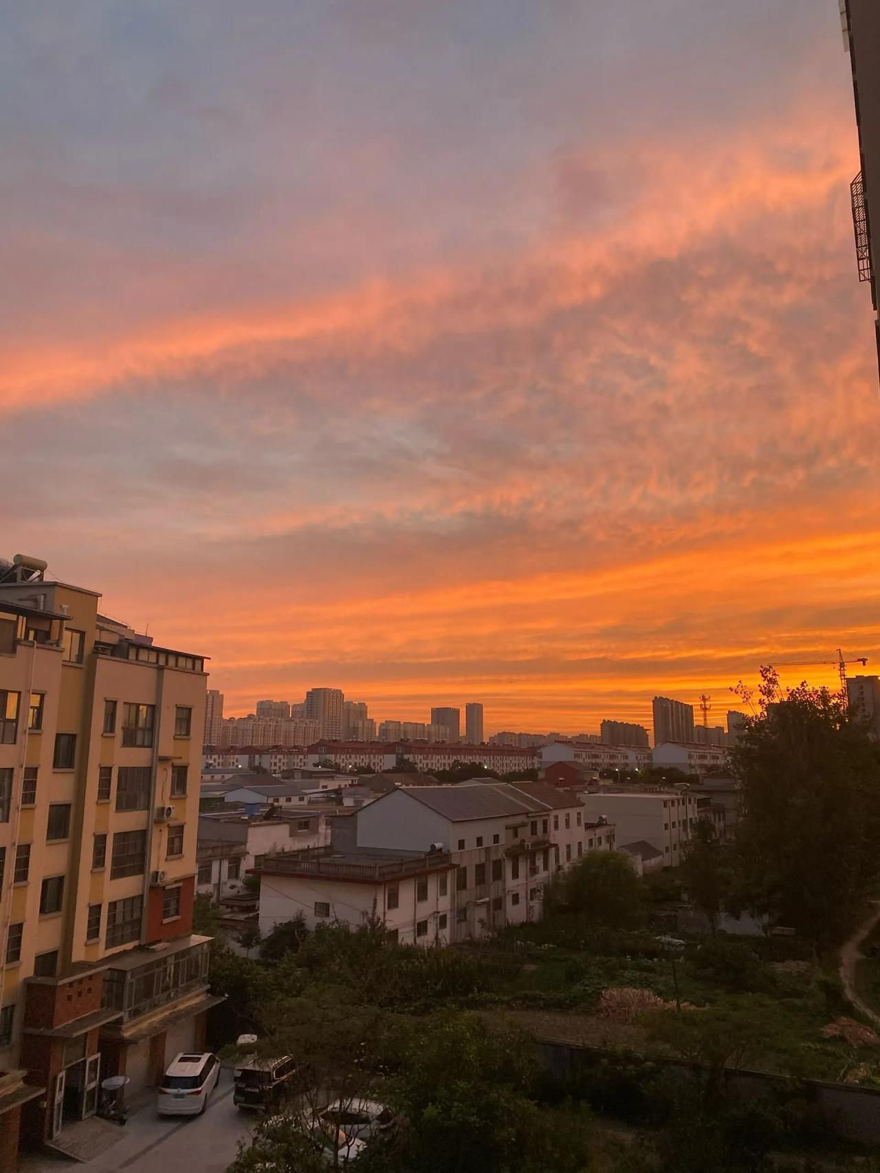 不知道你们有没有人体会过，压力和心酸无人可说，爱人也无法沟通，枕边膝下都有人，可