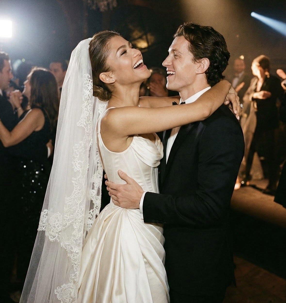 荷兰弟Tom Holland和赞达亚Zendaya的婚礼。

众星云集，有小罗伯