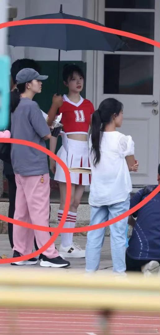 赵今麦最新路透，还是土土的 ​​​