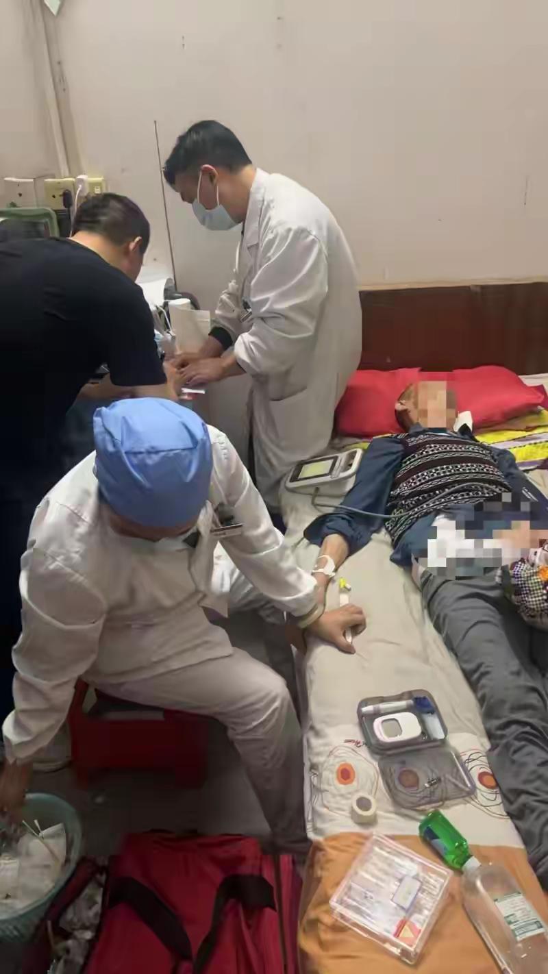 初中生凭借血糖检测救下昏迷爷爷
 
家中老人突发状况突然昏迷，危急时刻家中初中生