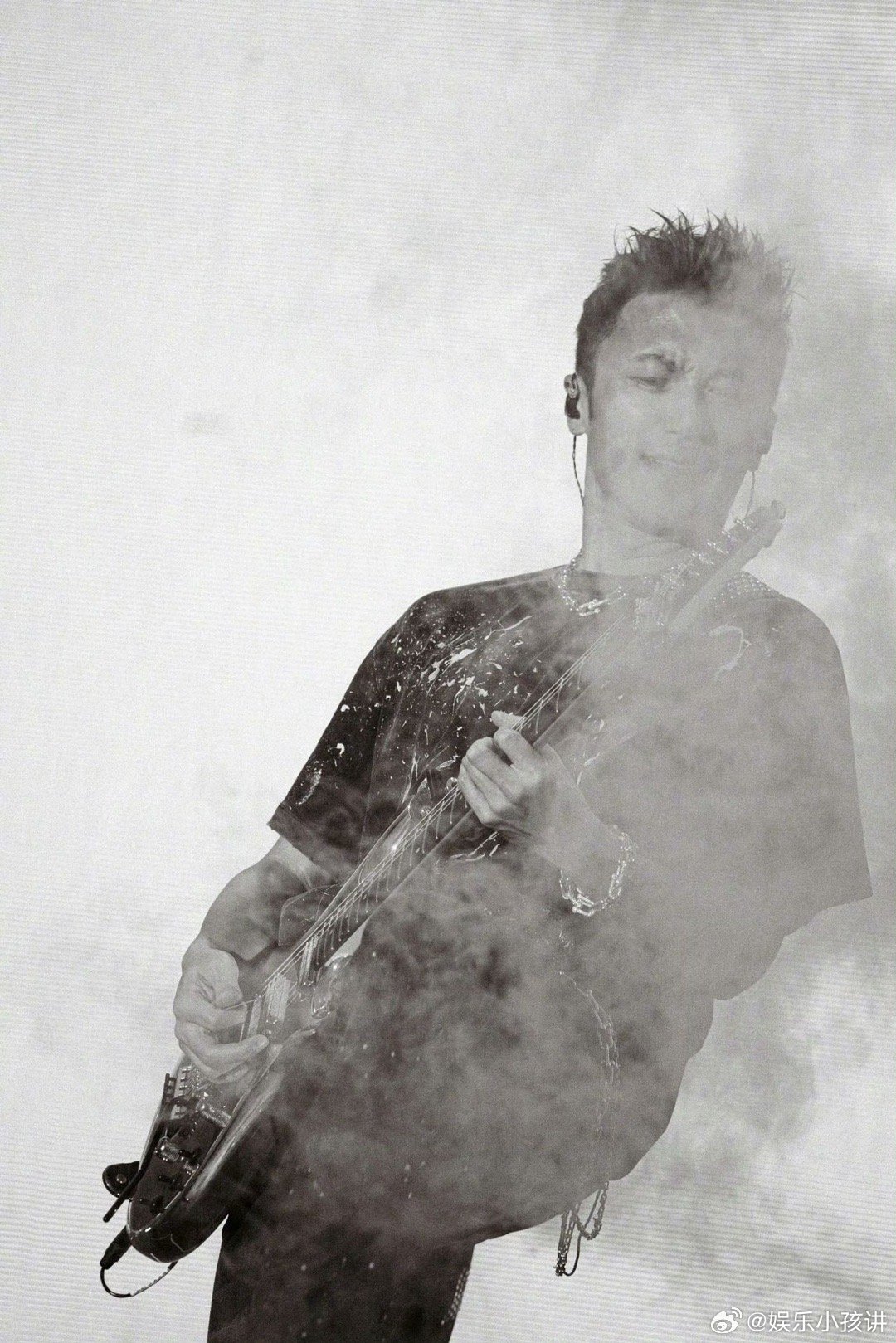 鸟巢迎来了他的吉他主理人 那个甩吉他比唱歌还帅的男人，要在鸟巢放大招了！谢霆锋的