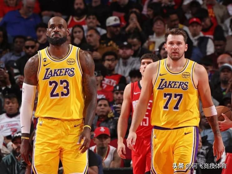 不出意外！NBA休赛期没有球队敢接手的五大超巨！
1：扬尼斯·阿德托昆博
屡次被