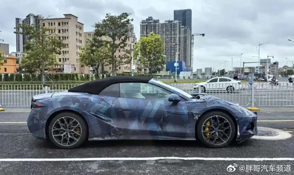 胖哥汽车频道[超话] 软顶敞篷的腾势Z，我觉得...25万上下交个朋友？mgcy