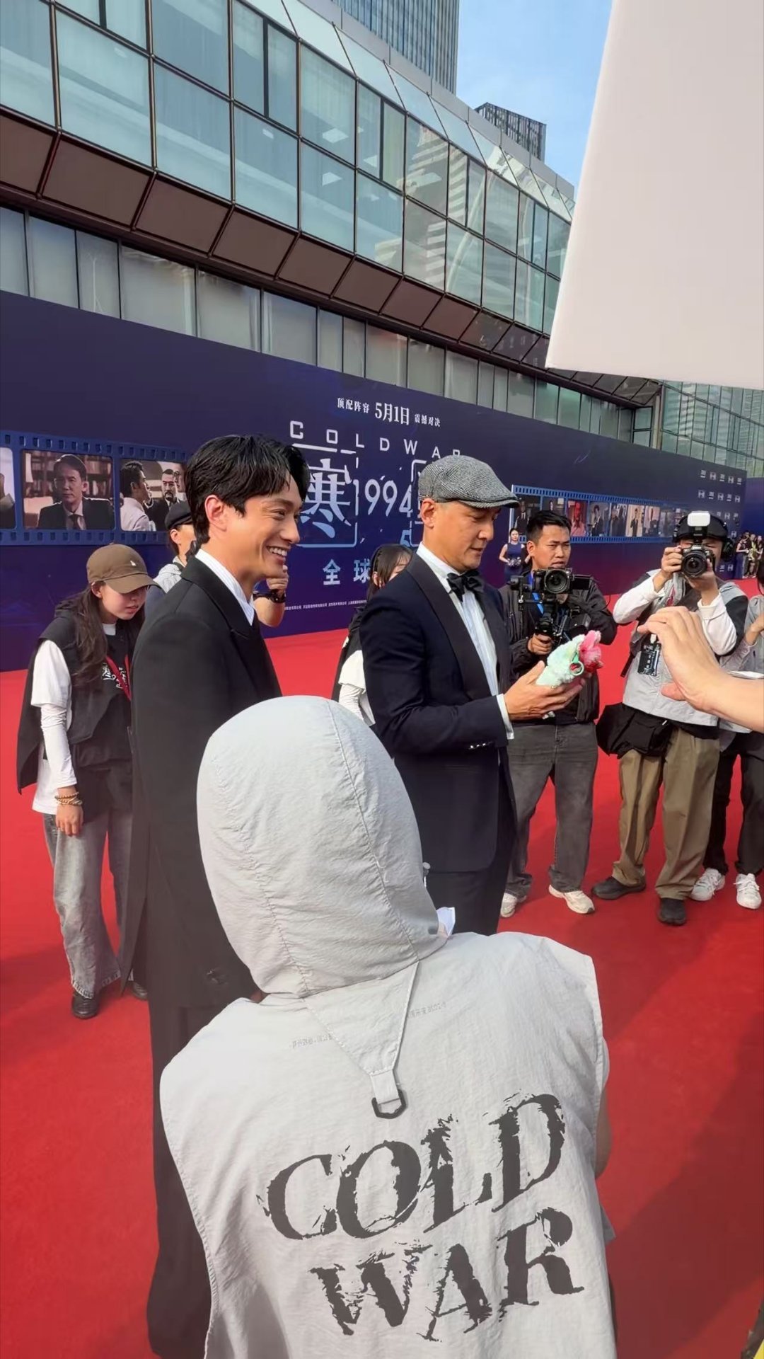 阿祖收到了lazuzu电影寒战1994 上次捕风追影里梁家辉三秒拿走了成龙的la