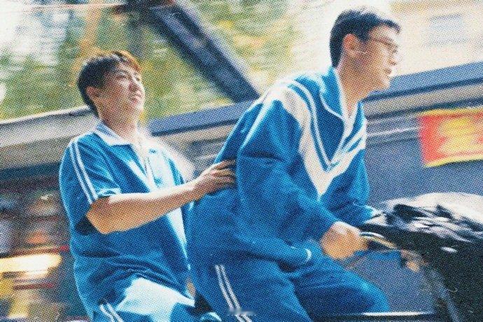 黄景瑜新剧用眼神写出遗憾 黄景瑜的眼神太会传递遗憾。张小满对时代的怅然，分离的痛