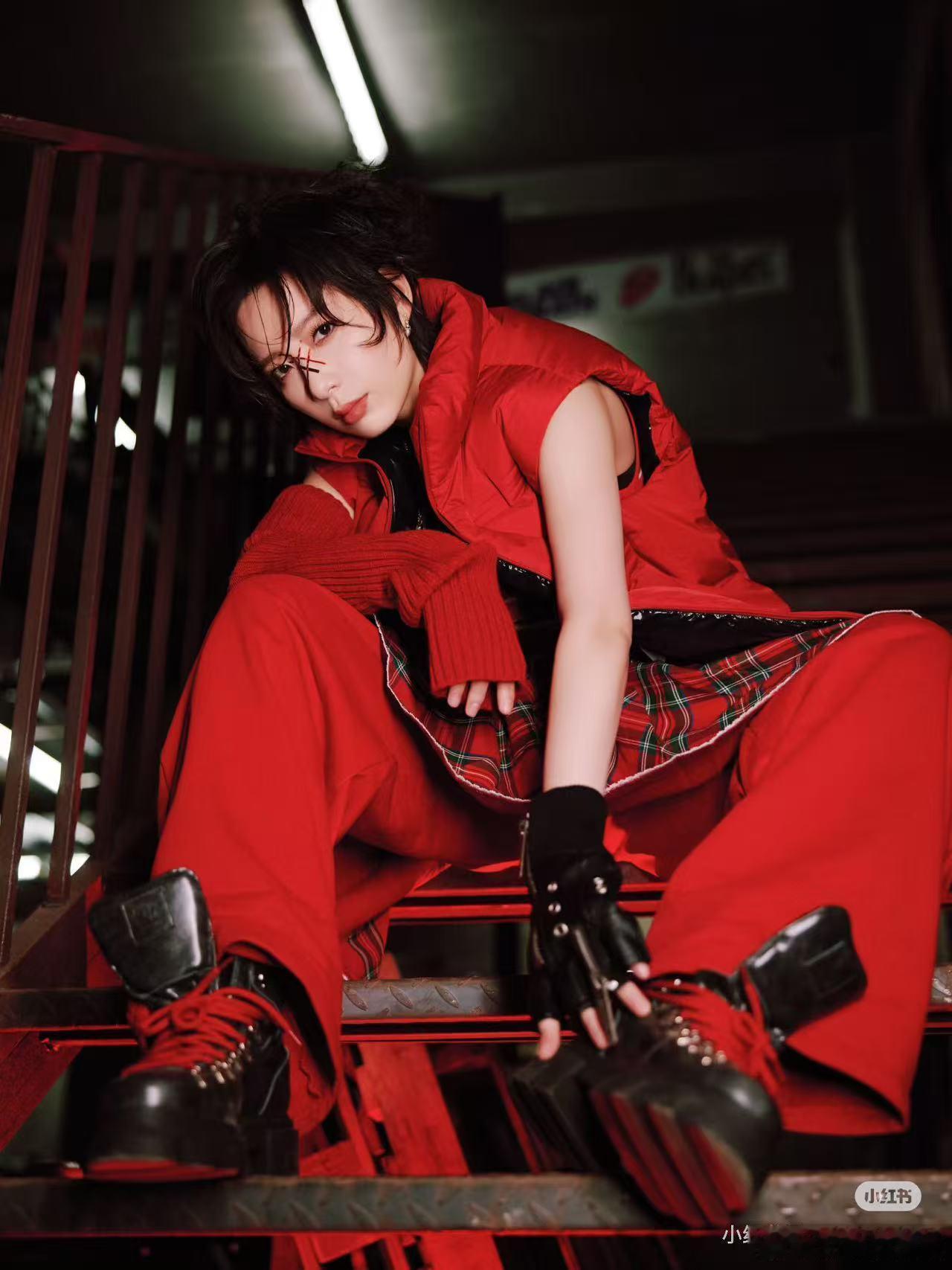 李斯丹妮在洛阳体验簪花李斯丹妮确实OK，看浪姐很喜欢她 