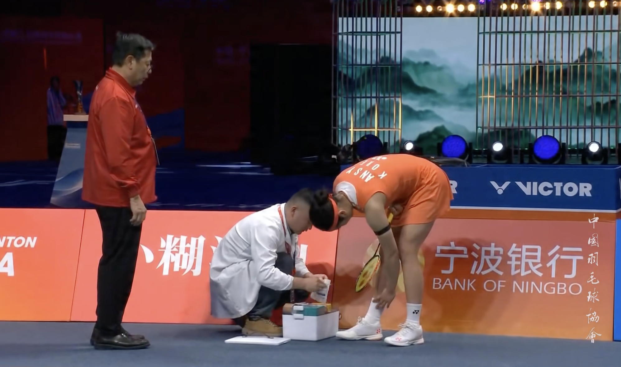 安洗莹破皮止血亚羽争雄胜利在握王祉怡vs安洗莹2026年羽毛球亚锦赛中国羽毛球队