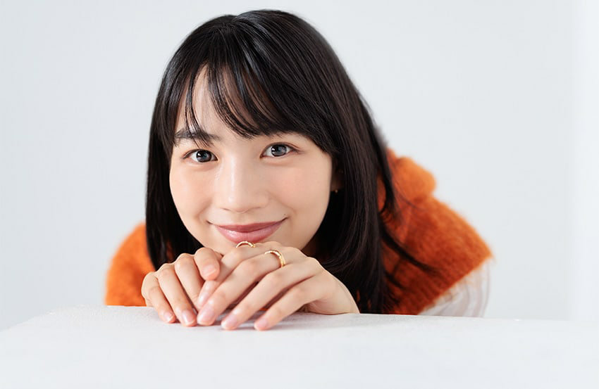 日娱新闻能年玲奈 non（能年玲奈） 杂志《FRaU》采访美图。 