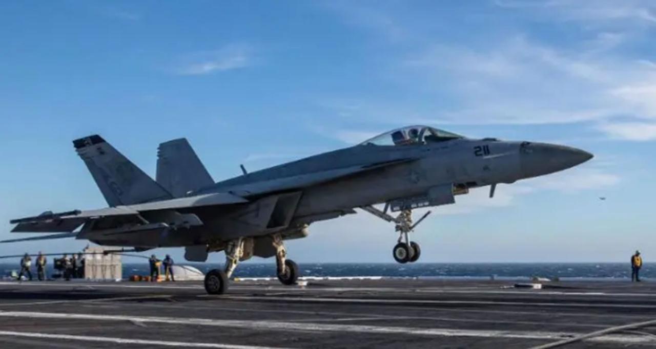 美军通报：美舰击落自家“超级大黄蜂”战斗机，怎么回事？
 
号称全球战力天花板的