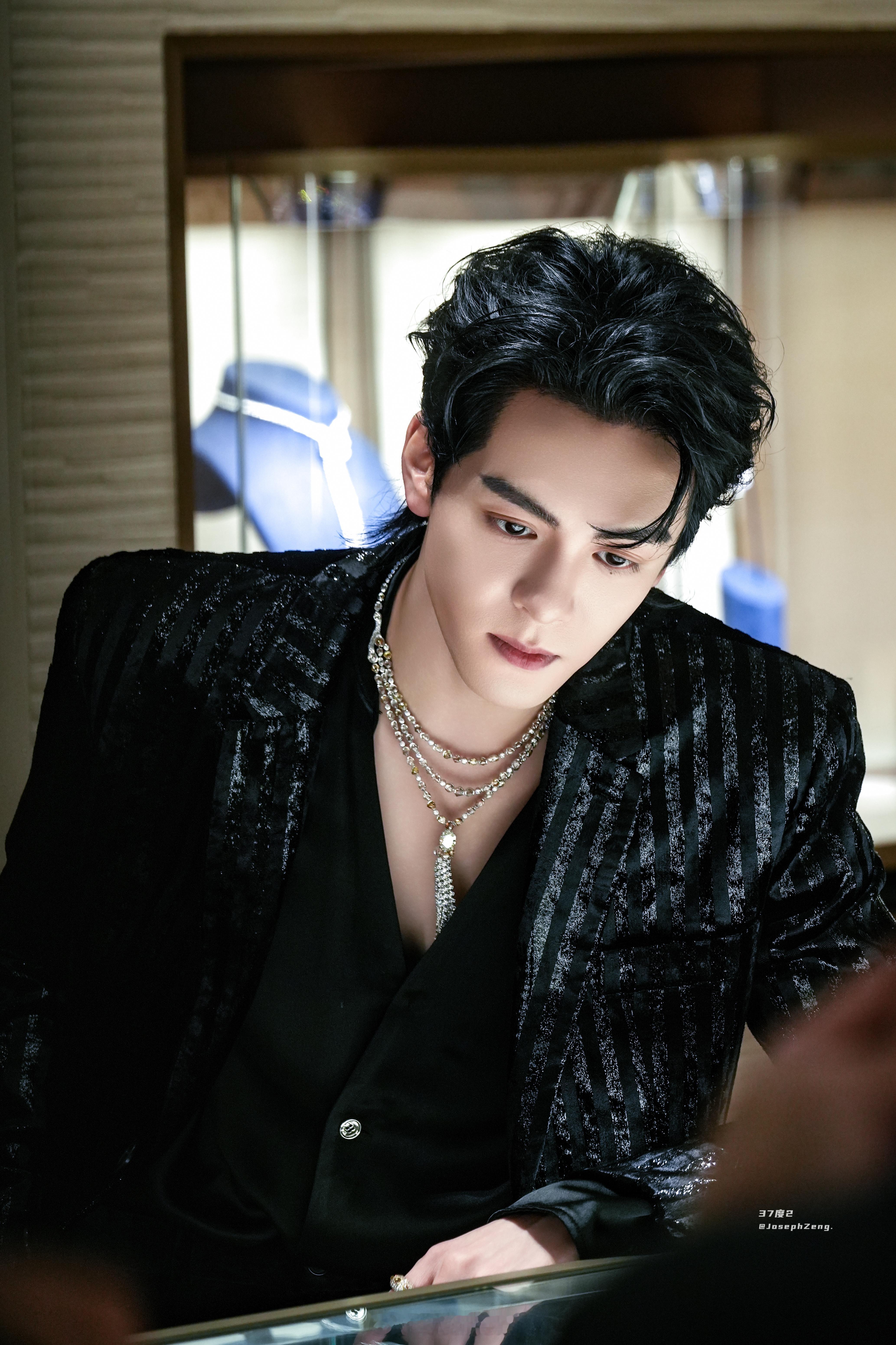 曾舜晞作为品牌大使受邀出席戴比尔斯世界旗舰店巴黎剪彩，这是戴比尔斯新任CEO布局