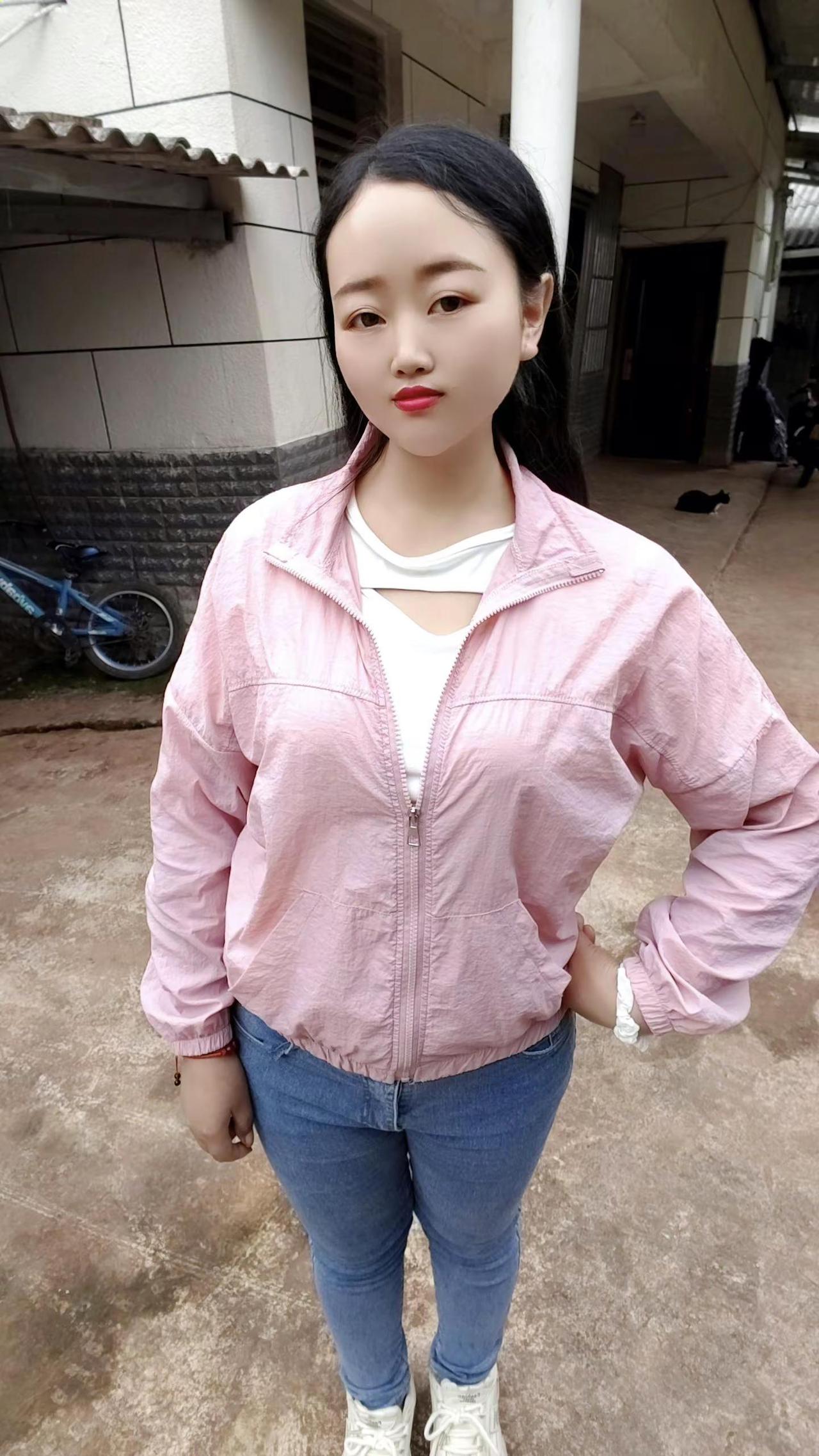 紧身牛仔裤 微胖女生 单身小姐姐