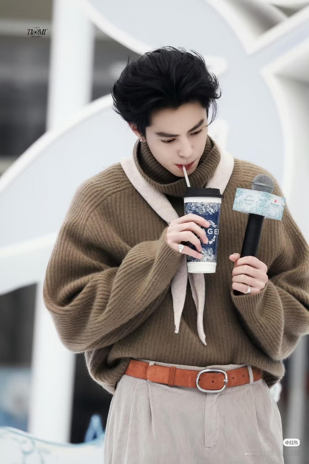 王鹤棣原图和精修图，无差别的帅。