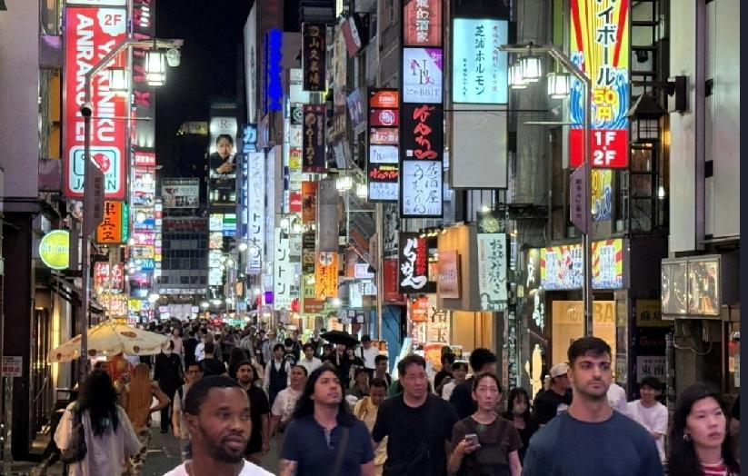 日本提高永居申请门槛，拟增设日语能力要求，最快2027年实施。面对永居者人数持续