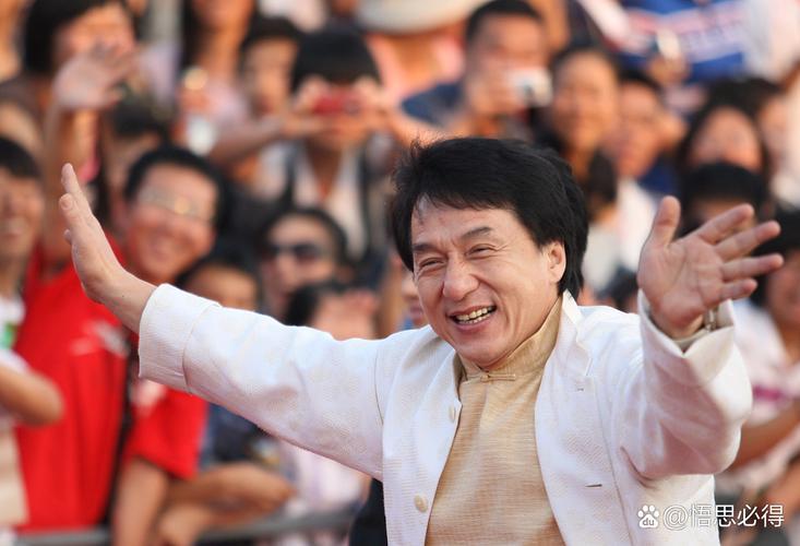 72岁成龙在《国乐无双》节目中，被宋亚轩问及偶像，直言是张怡宁、孙颖莎、全红婵三