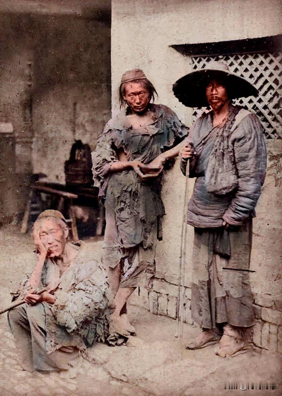 过去的乞丐，也有乞丐的道道，也是有一些规矩需要遵守的，首先从穿着打扮上来看，即便