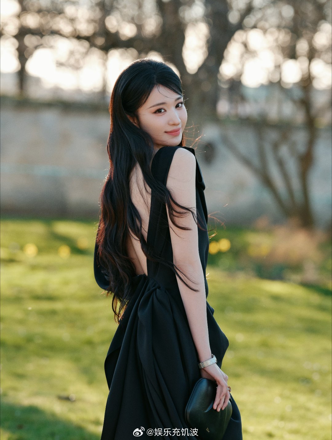 王楚然上戏新生街舞表演王楚然新生街舞表演 高糊预警！王楚然新生街舞依旧耀眼，舞台