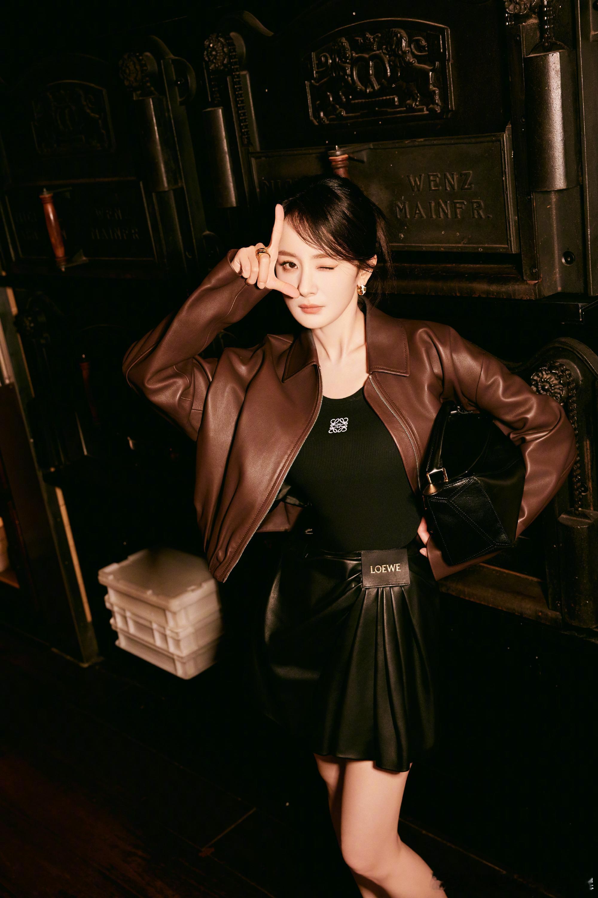 秦海璐形容杨幂没有什么戏是演不了的秦海璐没有什么戏是杨幂演不了的 ​​​从合作看