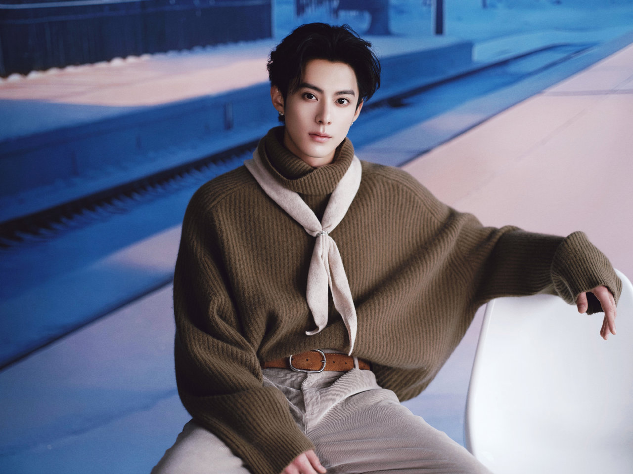 王鹤棣王鹤棣冬日站台大片王鹤棣冬日站台plog  冷冬与少年感的碰撞！王鹤棣站台