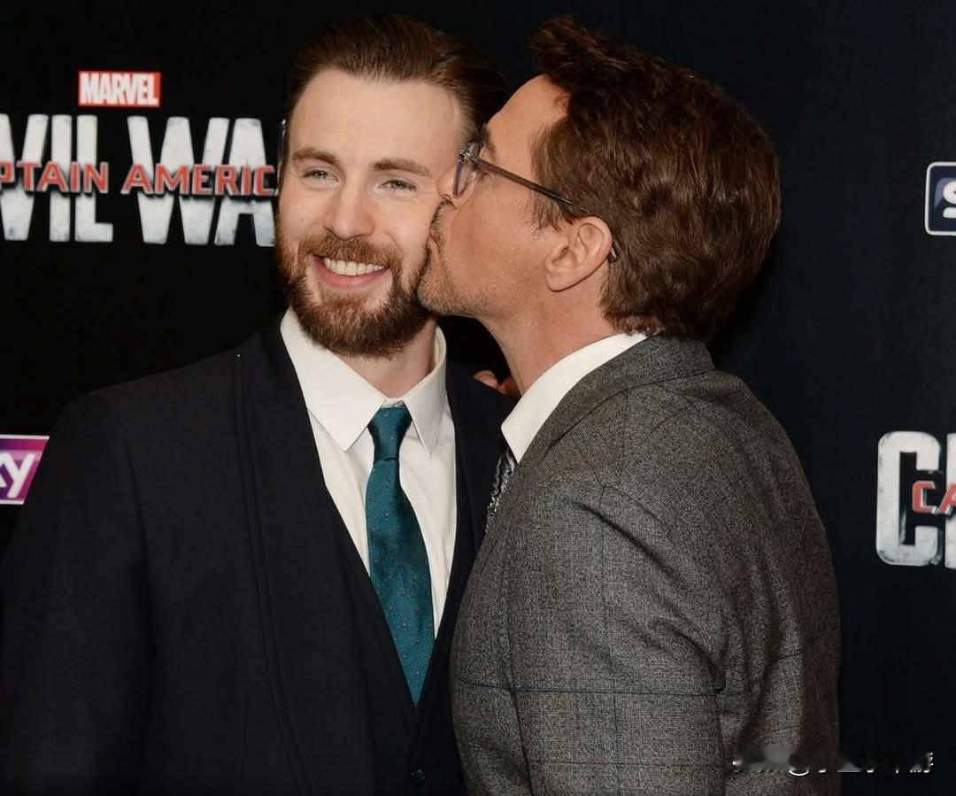 第98届奥斯卡又将增添一抹漫威色彩。🏆✨
 
小罗伯特·唐尼与克里斯·埃文斯将