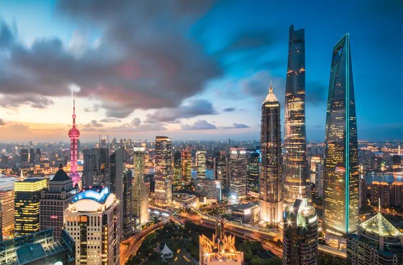 外贸50强城市格局变化真让人眼花缭乱。从2024年到2025年上半年，城市间的排