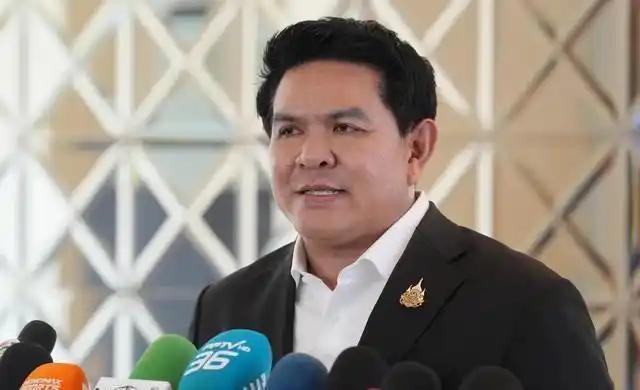 中国驻泰使馆发个安全预警提醒同胞，泰旅游部长素拉萨坐不住了，急忙甩出“真心旅游就