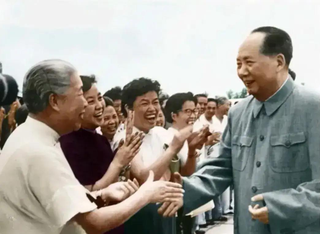 人民万岁！
人民群众万岁！
人民群众的亲人！